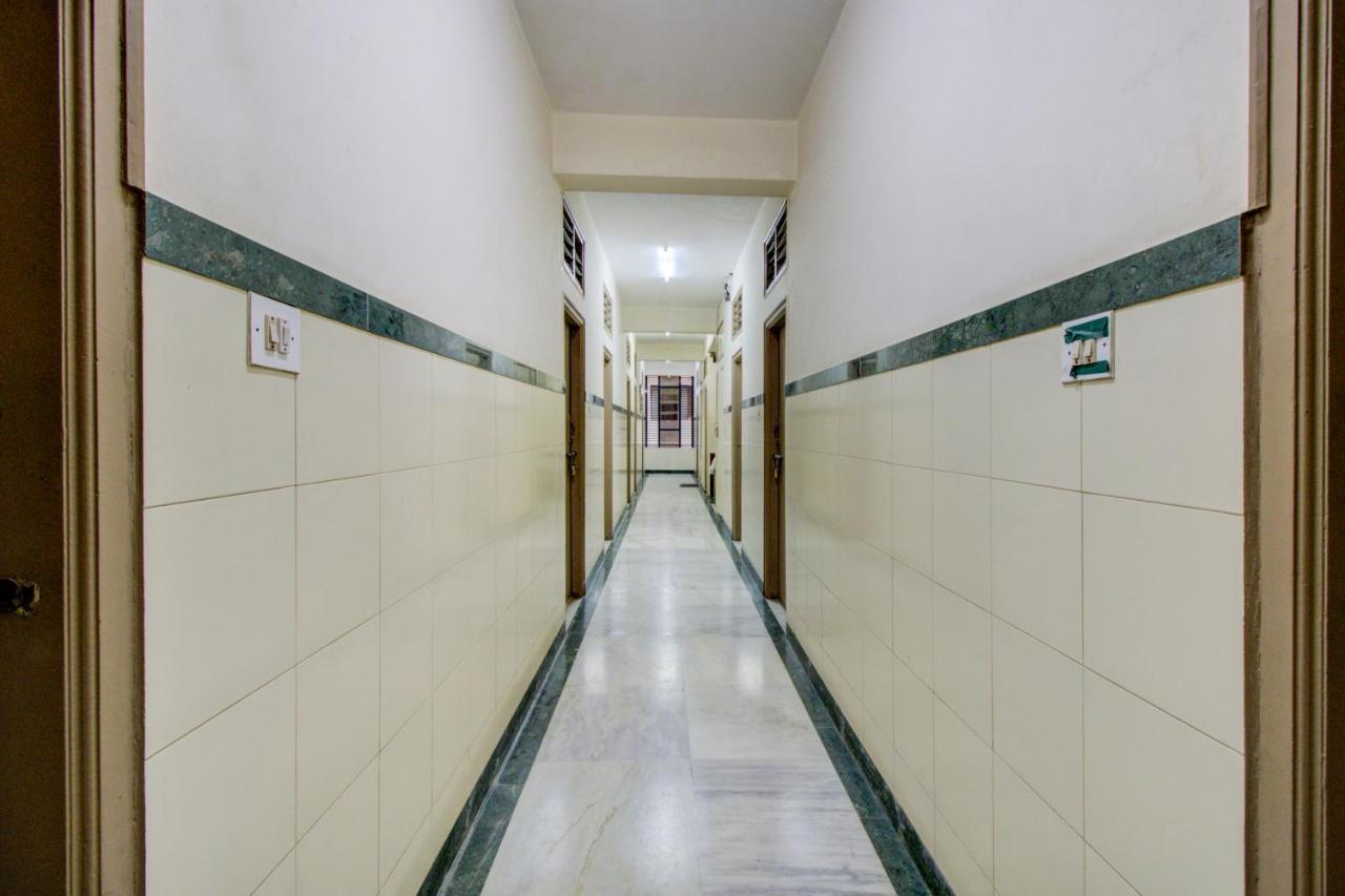 Spot On 75643 Golden Guest House Bangalore Exteriör bild