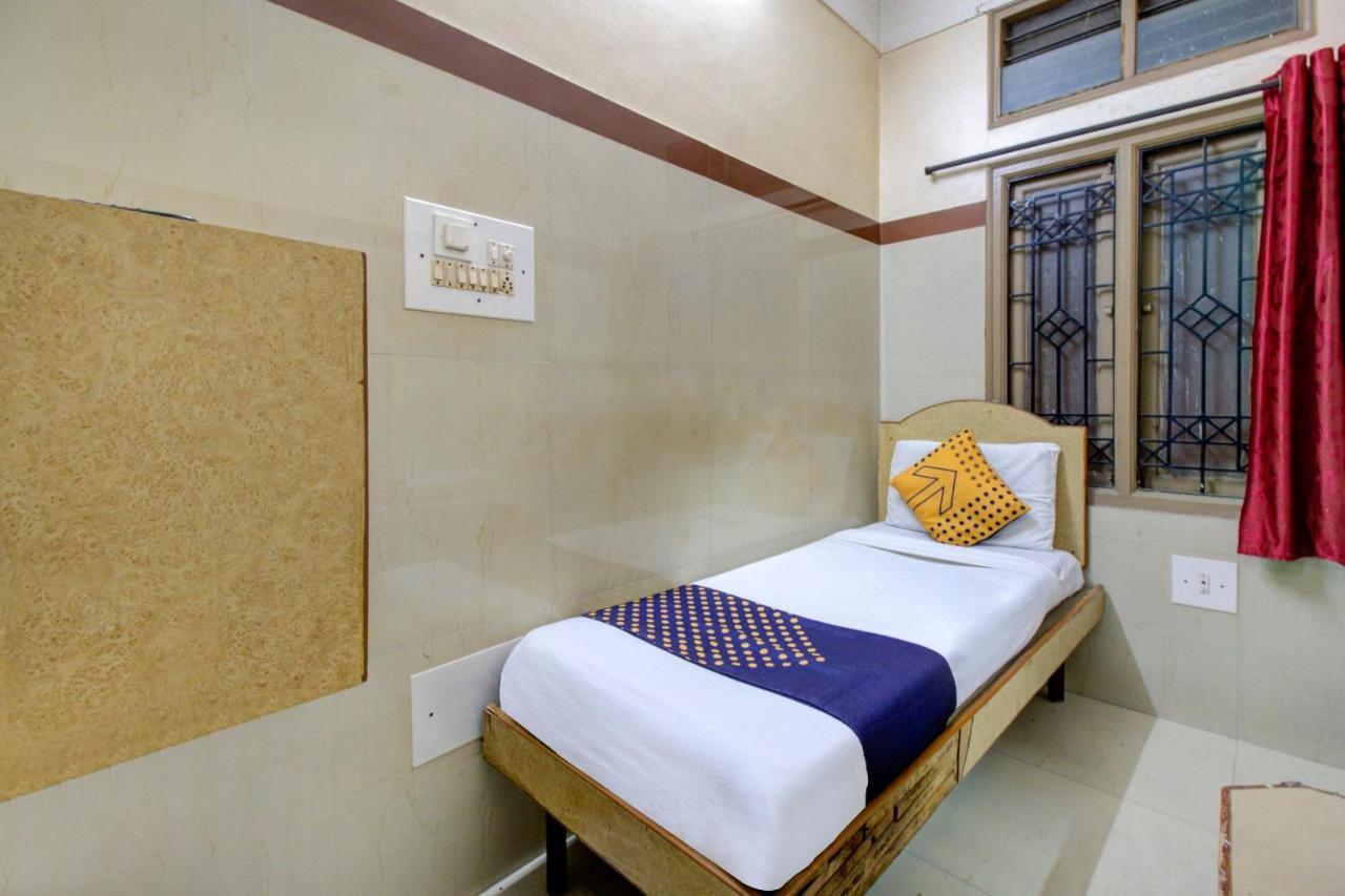 Spot On 75643 Golden Guest House Bangalore Exteriör bild